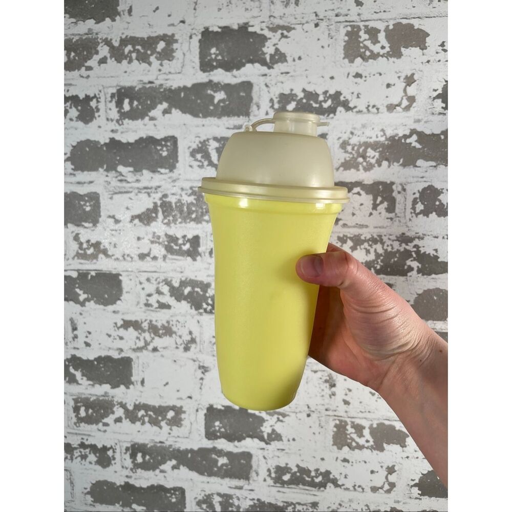 Tupperware | plastic protein shaker cup with lid